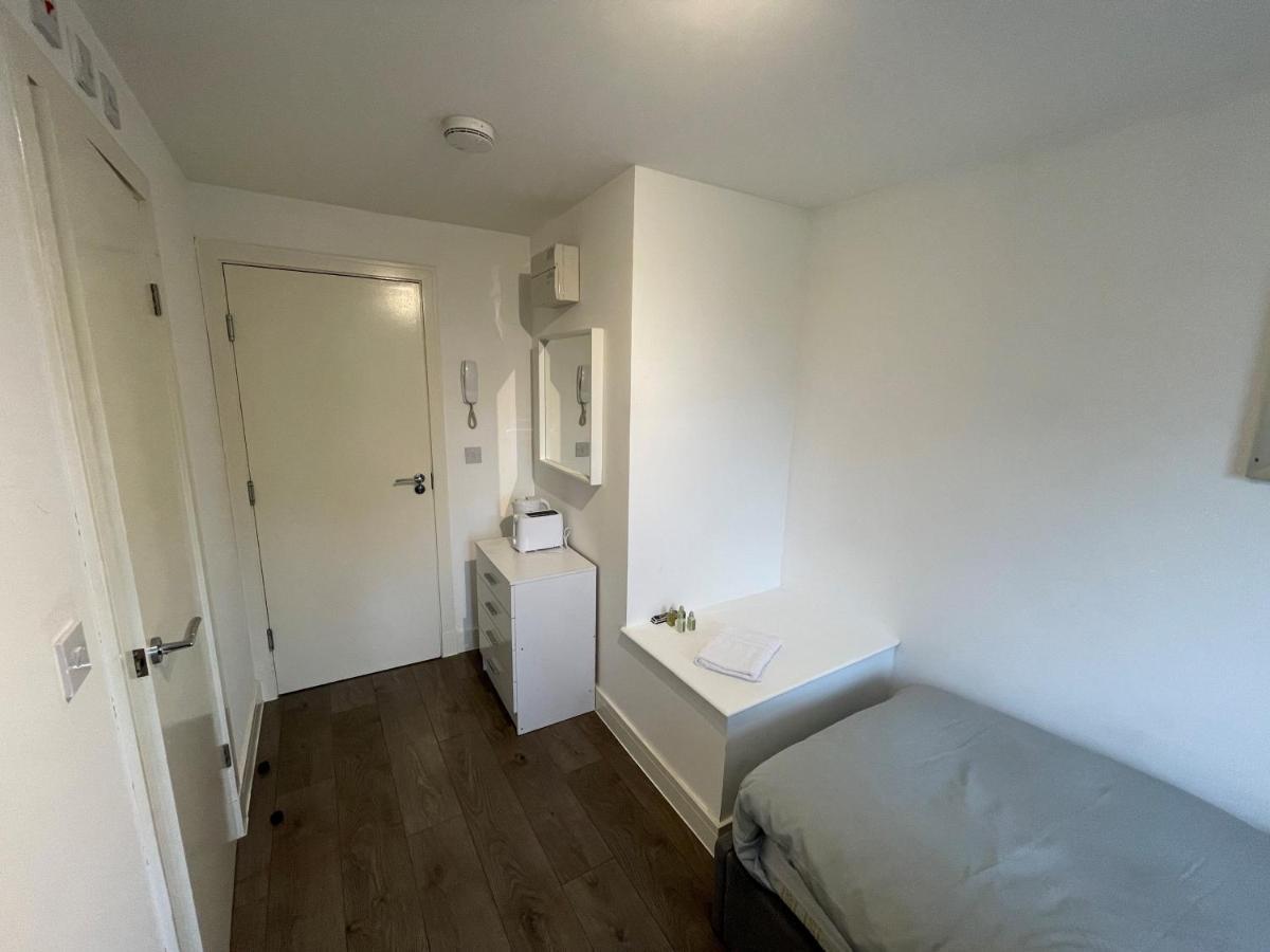 Letzi Premium Cozy Retreat Private En-Suite Rooms, Wembley London Ngoại thất bức ảnh