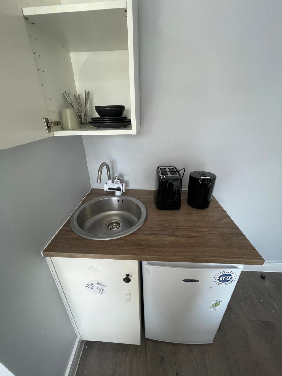 Letzi Premium Cozy Retreat Private En-Suite Rooms, Wembley London Ngoại thất bức ảnh