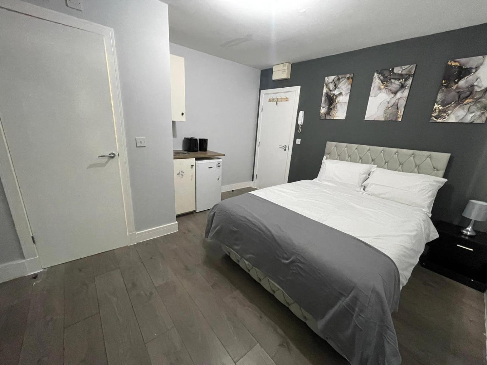 Letzi Premium Cozy Retreat Private En-Suite Rooms, Wembley London Ngoại thất bức ảnh