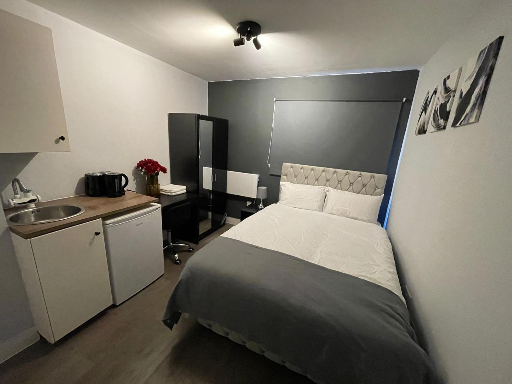 Letzi Premium Cozy Retreat Private En-Suite Rooms, Wembley London Ngoại thất bức ảnh