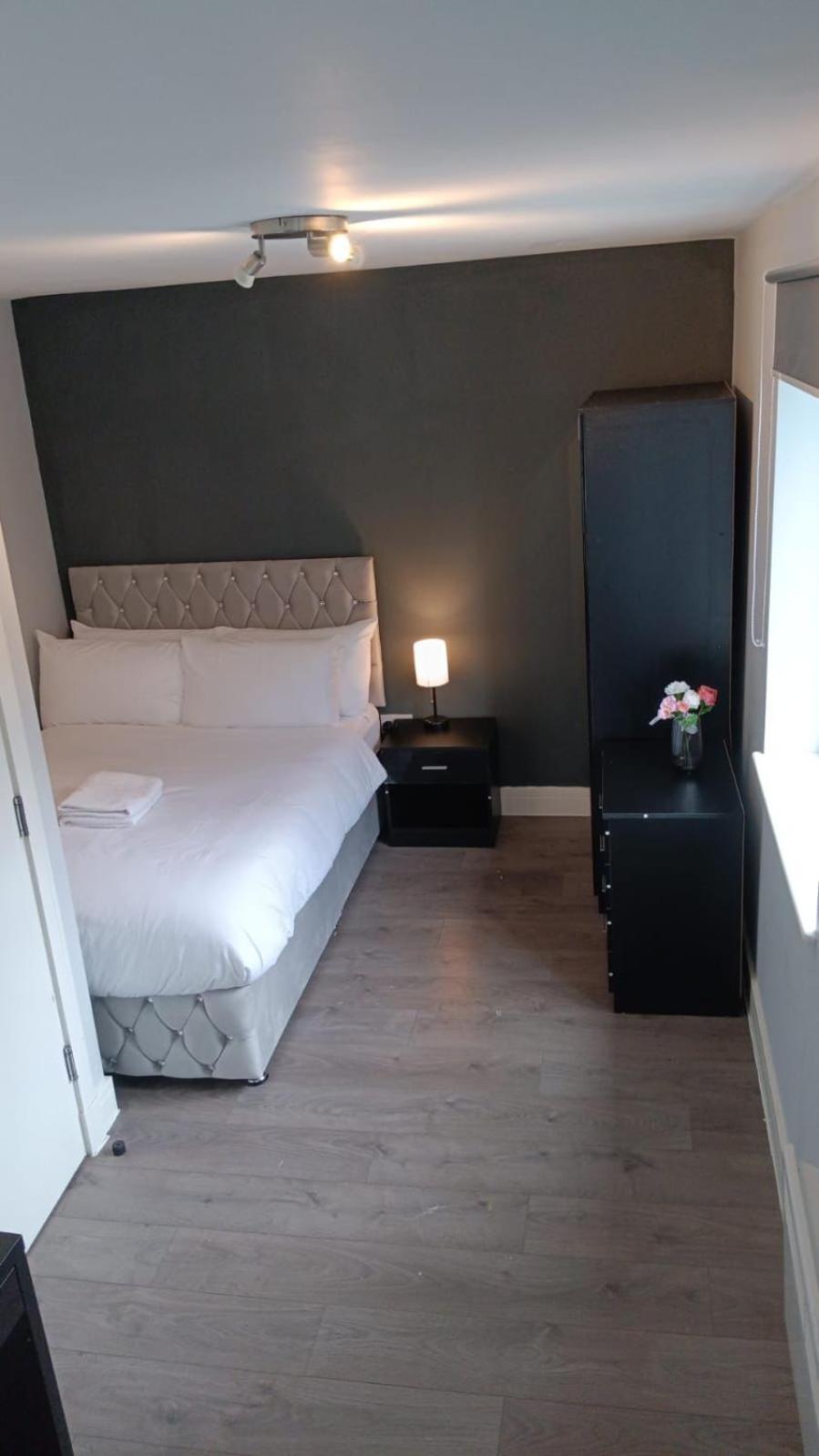 Letzi Premium Cozy Retreat Private En-Suite Rooms, Wembley London Ngoại thất bức ảnh